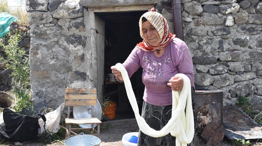 Kars'ta '&ccedil;e&ccedil;il peyniri' &uuml;retmine başlandı