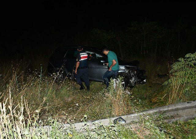 Yoldaki lastik zincirleme kazaya yol açtı: 2 yaralı