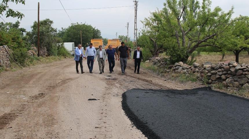 Hacılar&rsquo;da Asfalt &Ccedil;alışmaları T&uuml;m Hızıyla S&uuml;r&uuml;yor