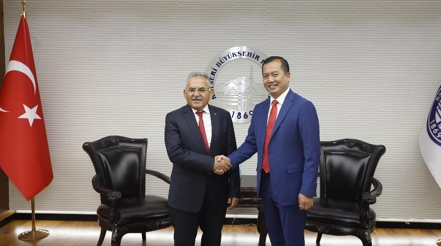 Başkan B&uuml;y&uuml;kkılı&ccedil;, Endonezya&rsquo;nın Ankara B&uuml;y&uuml;kel&ccedil;isi Iqbal ile g&ouml;r&uuml;şt&uuml;