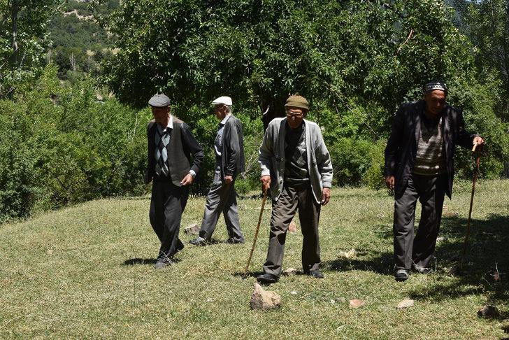 Kıraç toprakları ormana çevirdiler G5