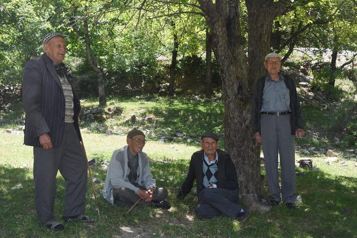 Kıraç toprakları ormana çevirdiler G1