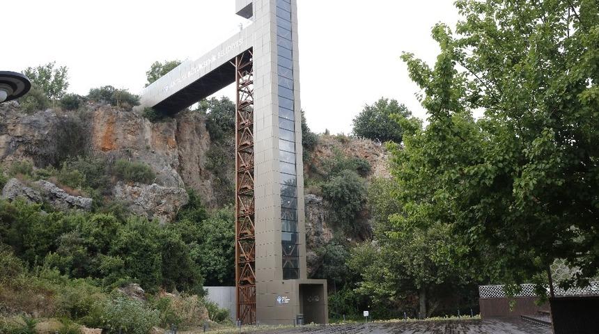 Panoramik asans&ouml;rler kullanıma a&ccedil;ıldı