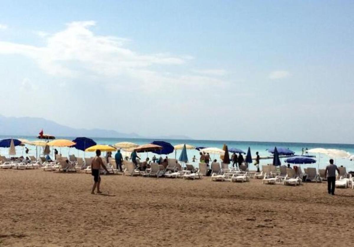 Burası ne Antalya ne de Bodrum! Plaj dolup taştı