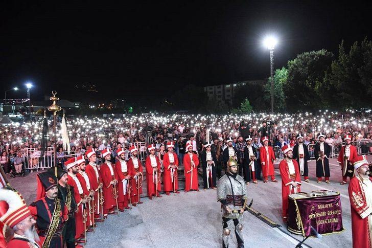 Kayısı festivalinde Rafet El Roman coşkusu G4