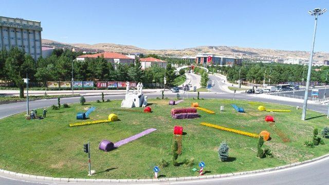 Elazığ’da 400 bin çiçek toprakla buluştu