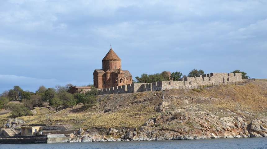 'Ahh Tamara' hikayesi ile bilinen Akdamar Adası’nda görülecek yerler