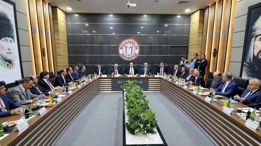 T&uuml;rkiye&rsquo;nin y&uuml;ksek &ouml;ğretimi masaya yatırıldı