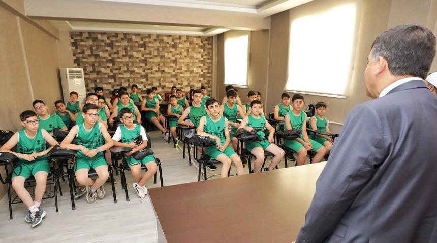 Gen&ccedil; sporcular soruyor uzmanlar yanıtlıyor