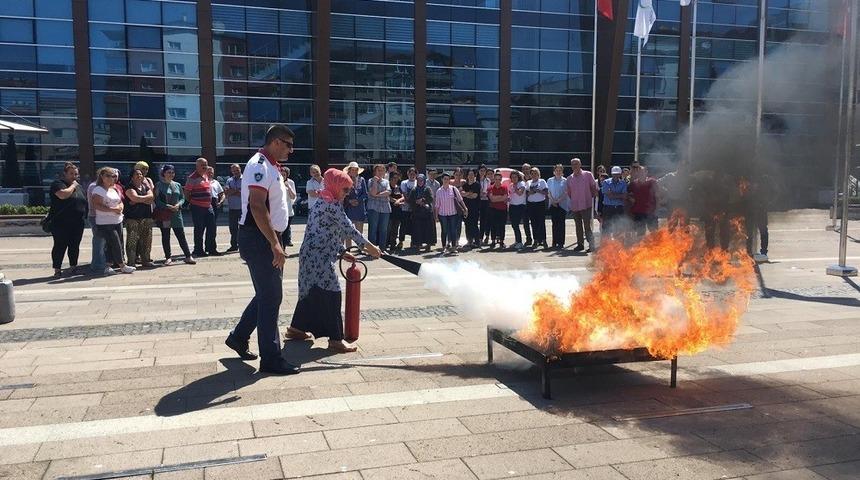 Belediye personellerine yangın eğitimi