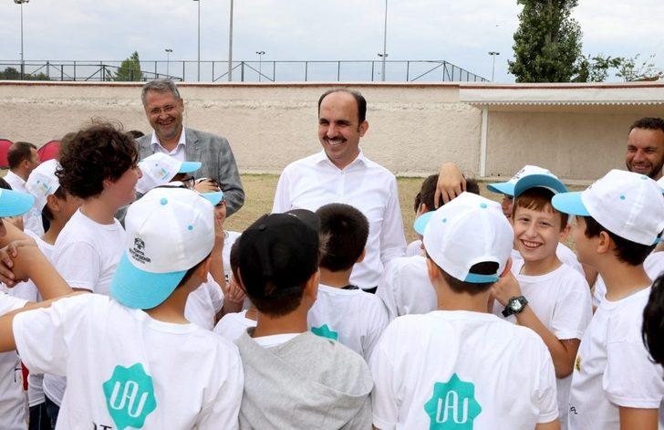 Başkan Altay, Atabey Gençlik ve Eğitim Kampında öğrencilerle buluştu G3