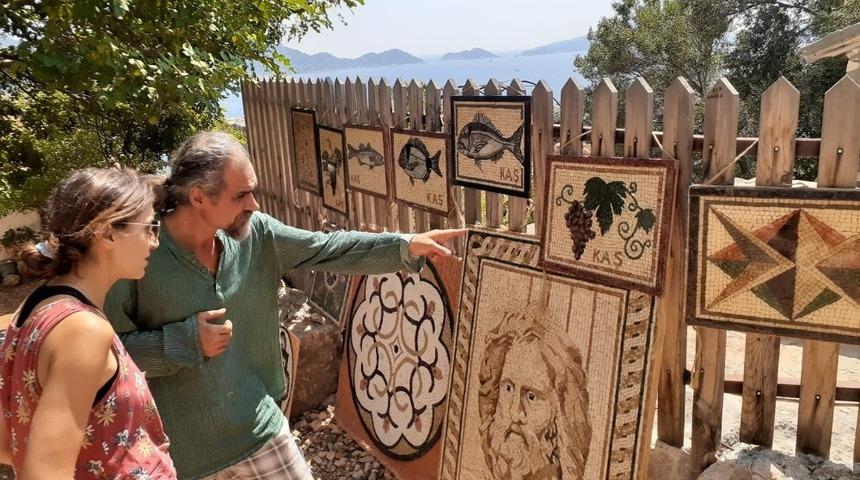 Kalek&ouml;y Kale Harabelerinde mozaik ve seramik sergisi