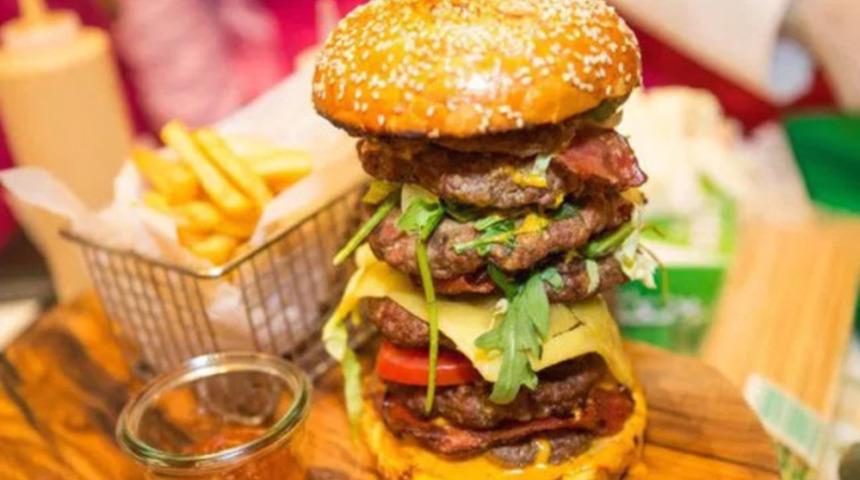 Dünyanın En Pahalı Burger'i Tam 10.000 Dolar'a Alıcı Buldu!