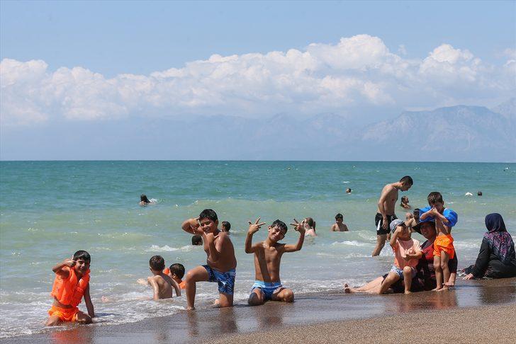 Antalya'da plajlar dolu G2