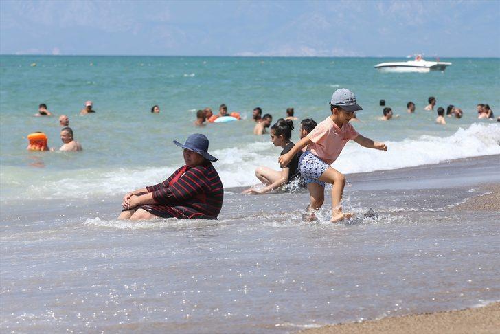 Antalya'da plajlar dolu G3