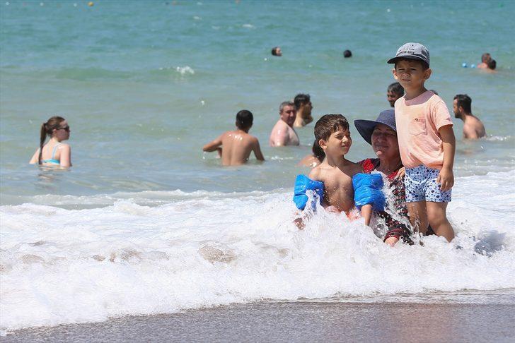 Antalya'da plajlar dolu G4