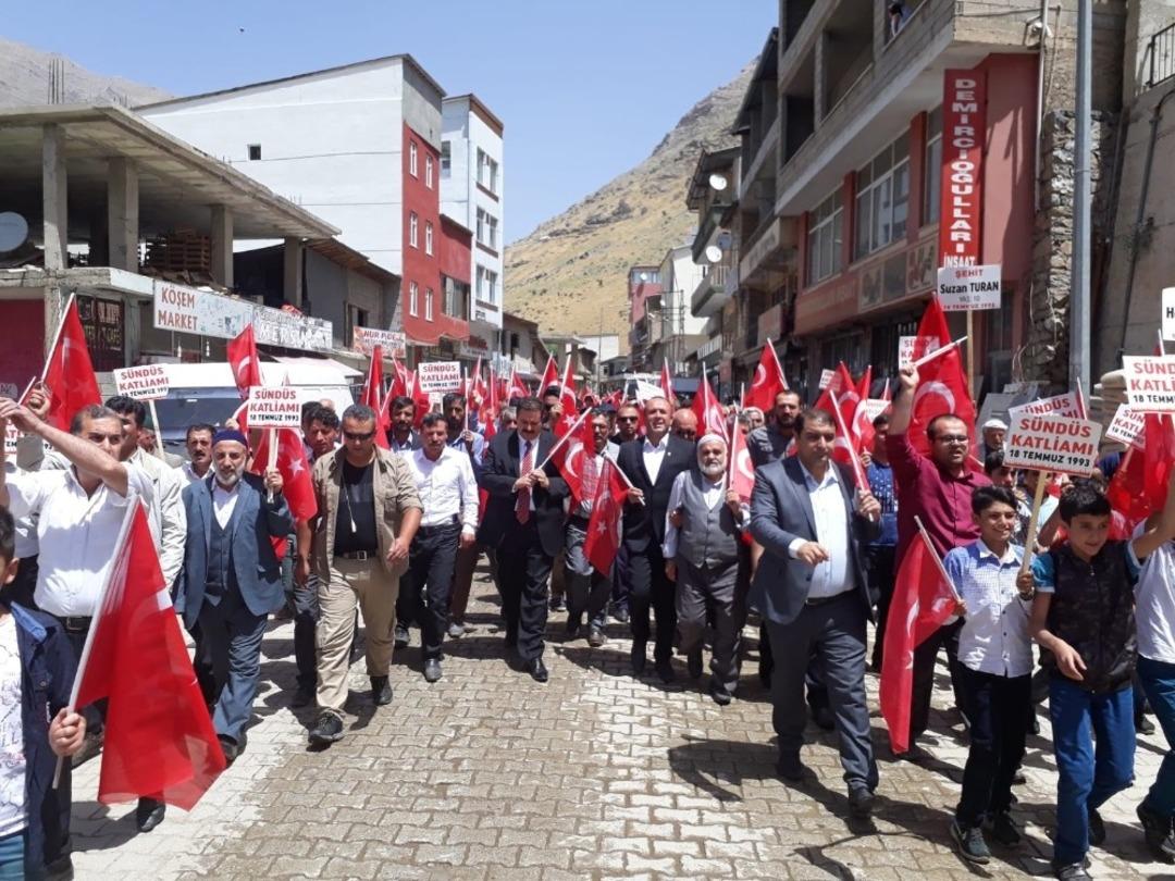26 yıl &ouml;nce PKK&rsquo;nın katlettiği &lsquo;S&uuml;nd&uuml;s&rsquo; şehitleri anıldı