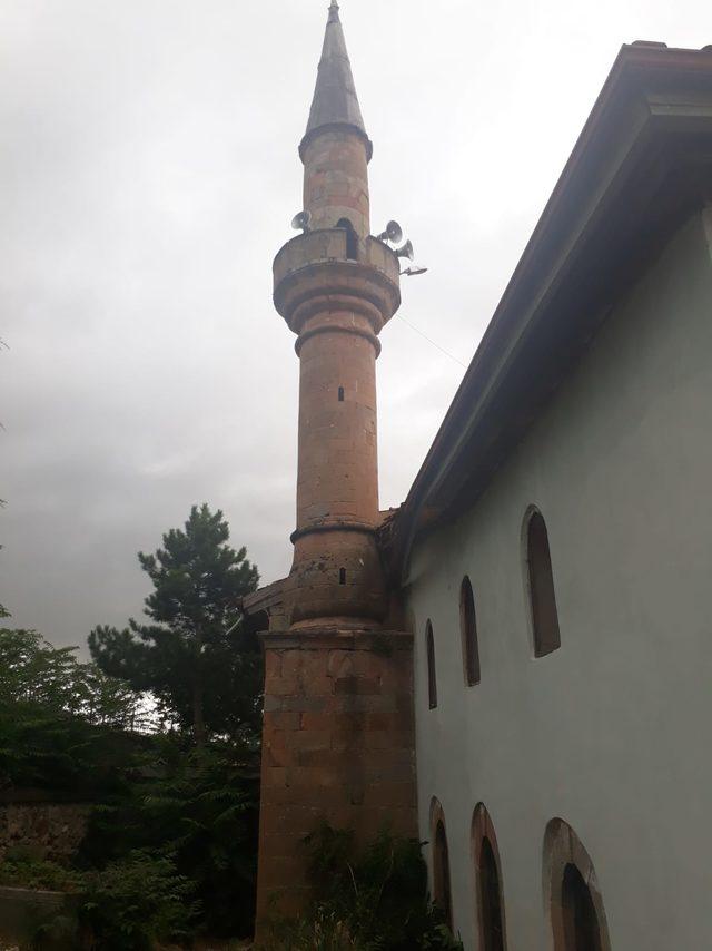 minareden-dusen-imam-yaralandi_3574_dhaphoto2