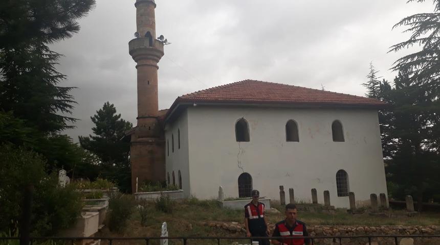 Minareden düşen imam ağır yaralandı