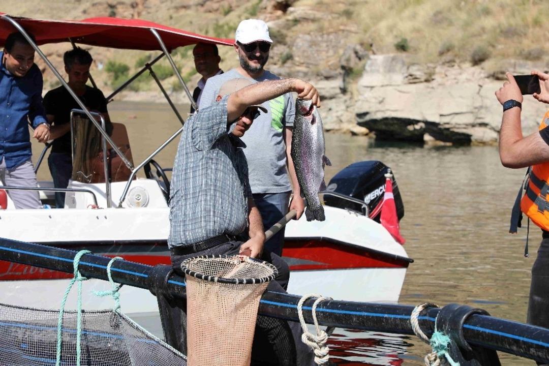 Vali Kaldırım, &ccedil;iftlikleri ve kanyonları inceledi