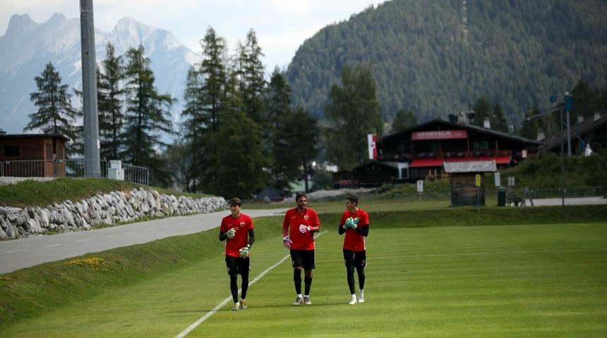 Hakan Arıkan kampa katıldı