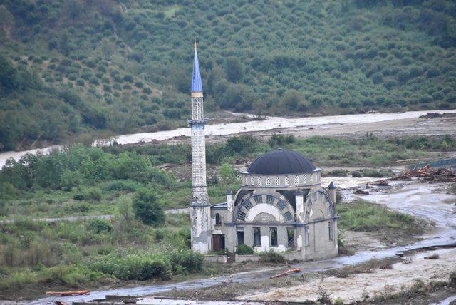 Sakarya'da sel nedeniyle 6 köy yolu ulaşıma kapandı