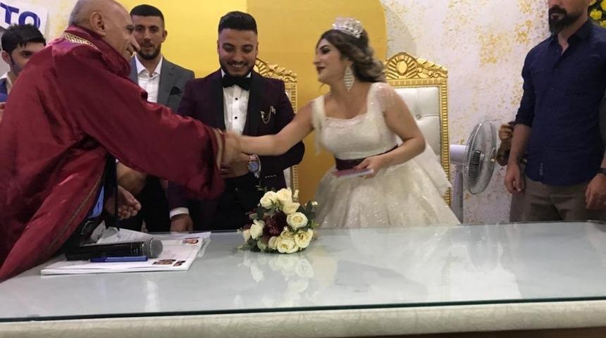 Babasından sonra oğlunun da nikahını kıydı