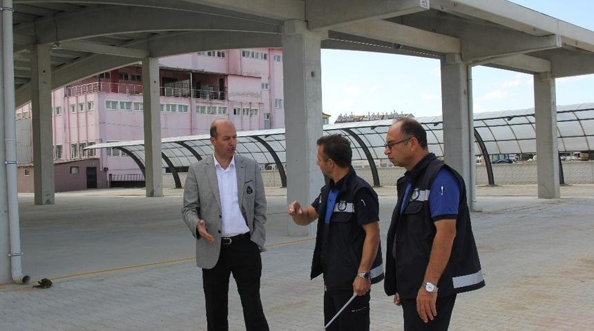 Başkan Recep Bozkurt, kapalı pazar yerinde incelemelerde bulundu