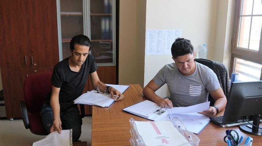 Üniversite öğrencileri kurayla işbaşı yaptı