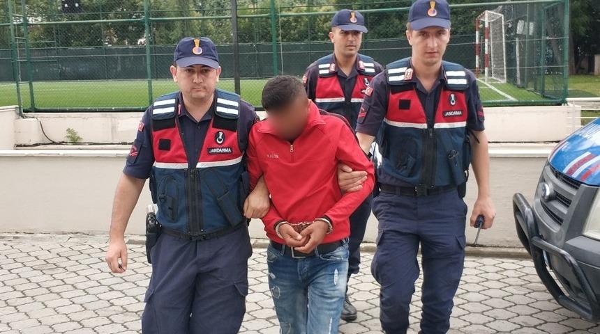 Tırların dorselerindeki soğutucu kartlarını &ccedil;aldı