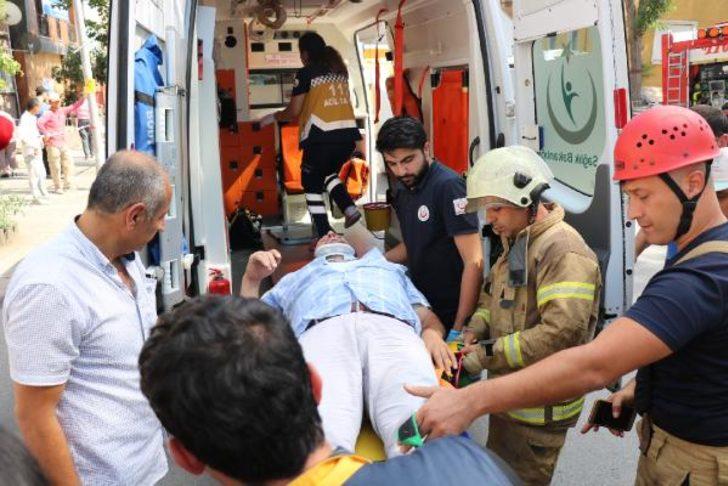 Son dakika: İstanbul'da büyük panik! Taş yüklü kamyon devrildi, facianın kıyısından dönüldü G2