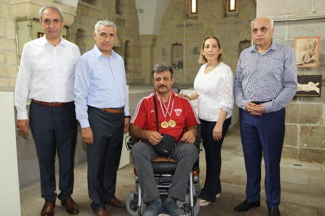 Başkan Güder’den şampiyon sporcuya kutlama