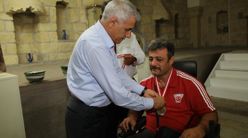 Başkan Güder’den şampiyon sporcuya kutlama