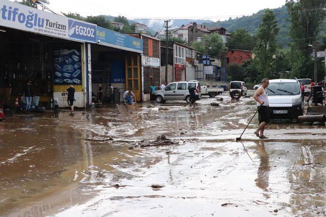 Ereğli’de dere taştı; ev ve iş yerleri su altında (3)