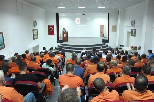 Kütahya Cezaevi tek seferde 76 tutuklu ve hükümlüye kalfalık belgesi veren ilk cezaevi unvanını aldı 1