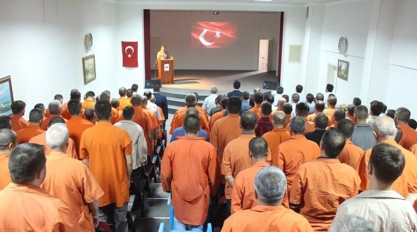 Kütahya Cezaevi tek seferde 76 tutuklu ve hükümlüye kalfalık belgesi veren ilk cezaevi unvanını aldı