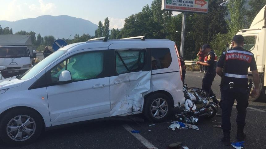 K&ouml;yceğiz&rsquo;de otomobil ile motosiklet &ccedil;arpıştı; 2 yaralı
