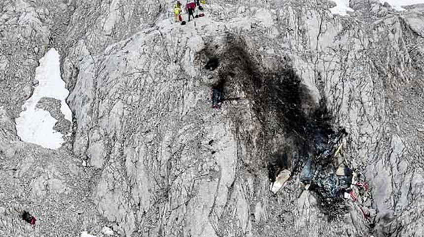 Avusturya'da uçak düştü: 3 ölü