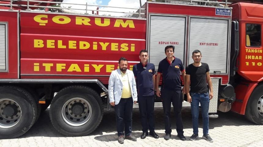 Minareden d&uuml;şen yavru leylek i&ccedil;in imam ve itfaiye seferber oldu