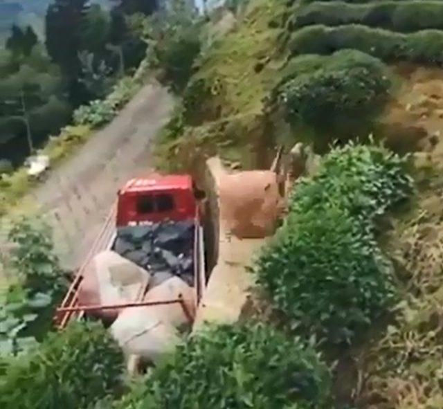 Rizeli’nin topladığı çayı kamyona yüklemek için bulduğu yöntem güldürdü