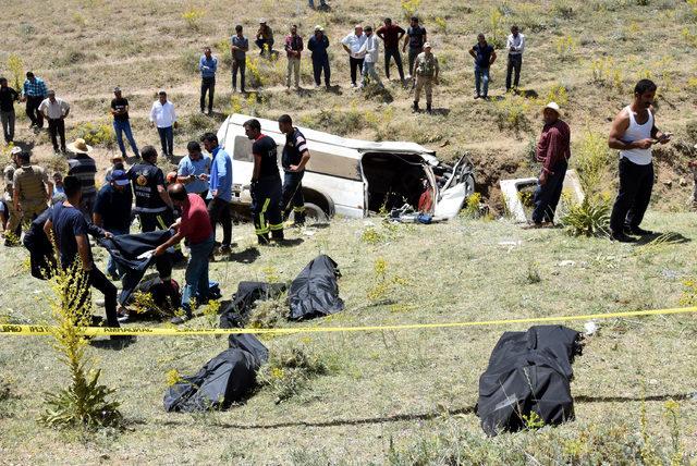 Van'daki göçmen faciasında sürücü toprağa verildi, yaralıların tedavisi sürüyor