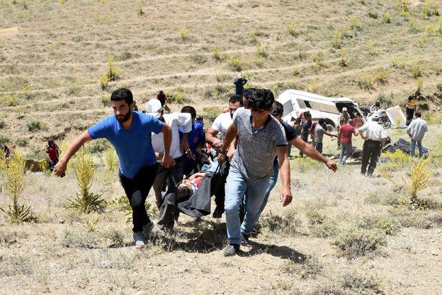 Van'daki göçmen faciasında sürücü toprağa verildi, yaralıların tedavisi sürüyor