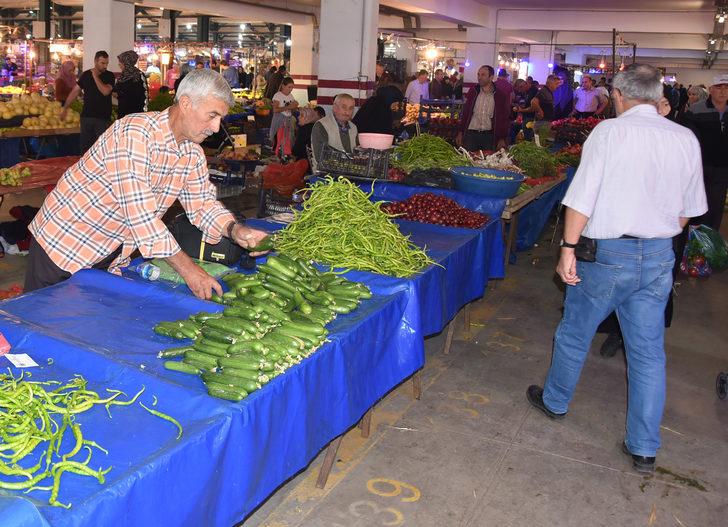 Pazarcı tezgahı önünde bulduğu paranın sahibini arıyor G4