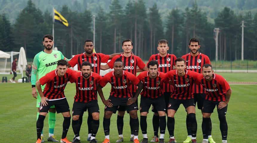 Gazişehir Gaziantep'te yeni sezon formaları tanıtıldı