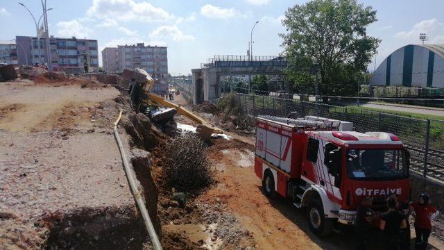 Kocaeli’de iş makinesi devrildi: 1 yaralı