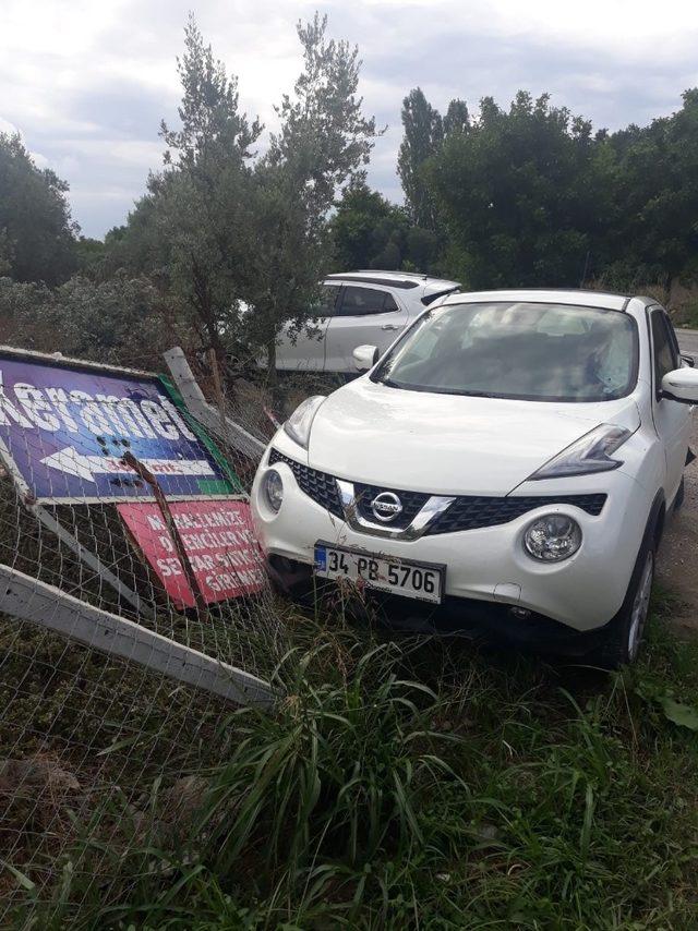 Lüks araçlar kavşakta çarpıştı: 3 yaralı