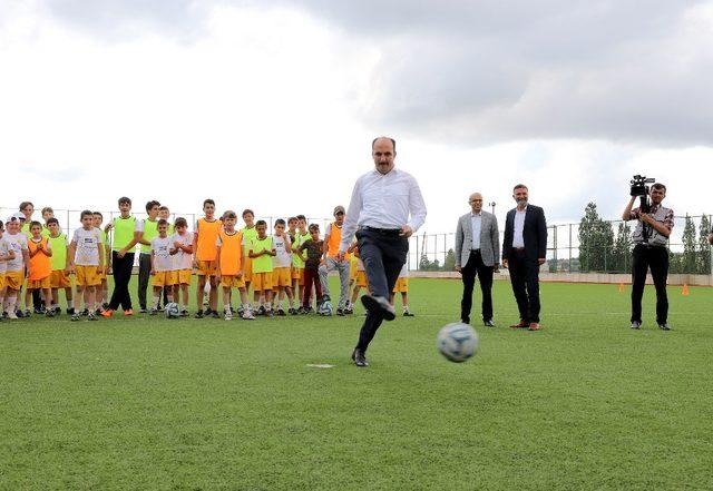 Başkan Altay, Yaz Spor Okulu öğrencileriyle buluştu