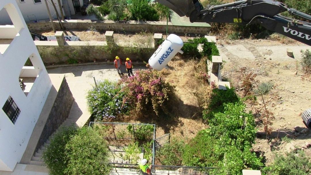 Bodrum&rsquo;da ka&ccedil;ak yapılar yıkılıyor