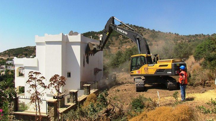 Bodrum’da kaçak yapılar yıkılıyor G2