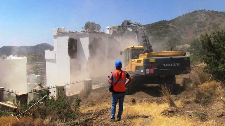 Bodrum’da kaçak yapılar yıkılıyor G3